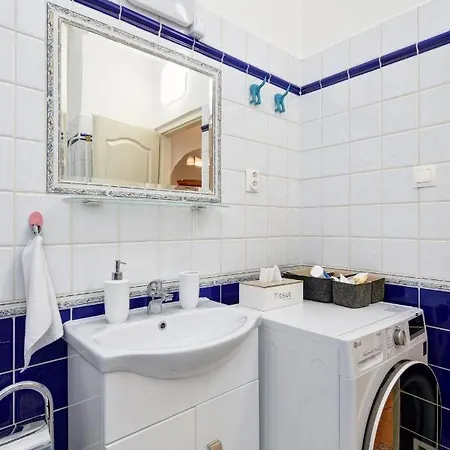 Free Garage Parking, Ac And Bikes In The Downtown Appartement