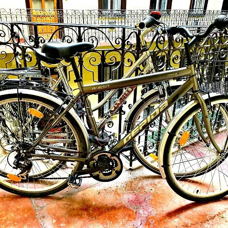 Apartment Free Garage Parking, Ac And Bikes In The Downtown Budapest